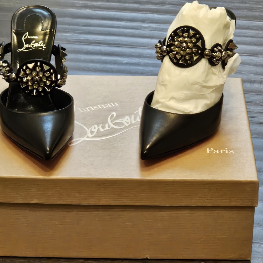 NEW Christian Louboutin Pumps